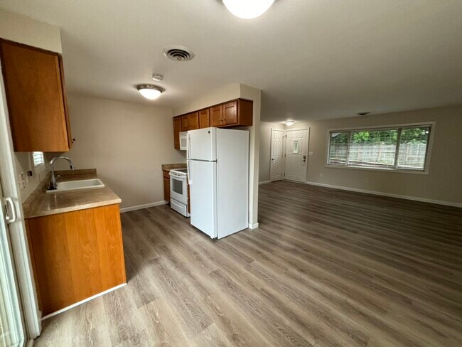 Building Photo - 9493 SE 55th Ave
