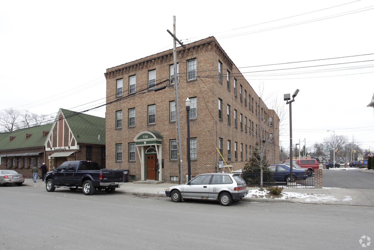 Primary Photo - 738 Academy St