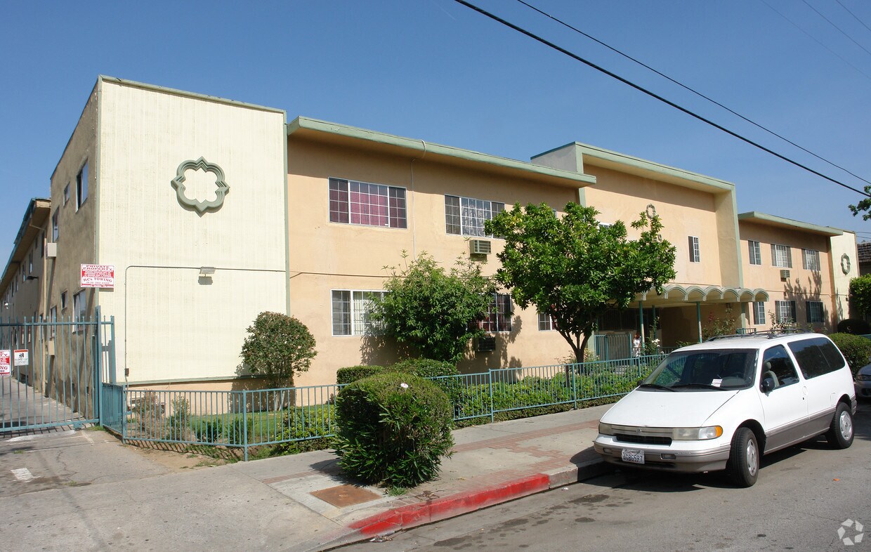 Parkwood Apartments Apartments in North Hills, CA