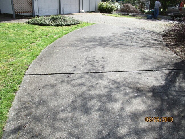 Building Photo - Beautiful Neighborhood 3BD/2.5BA Home