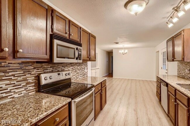 Building Photo - 3 br, 3 bath House - 7005 Willis Avenue