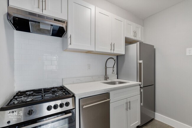 Building Photo - 431 West 22nd Street