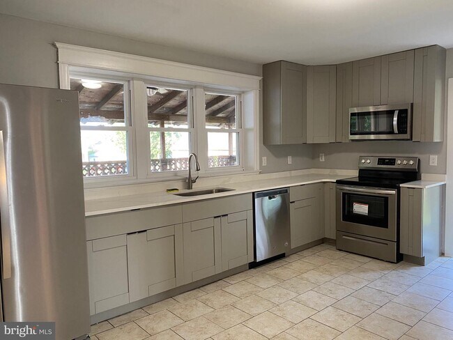 Foto del edificio - 539 Holly Rd