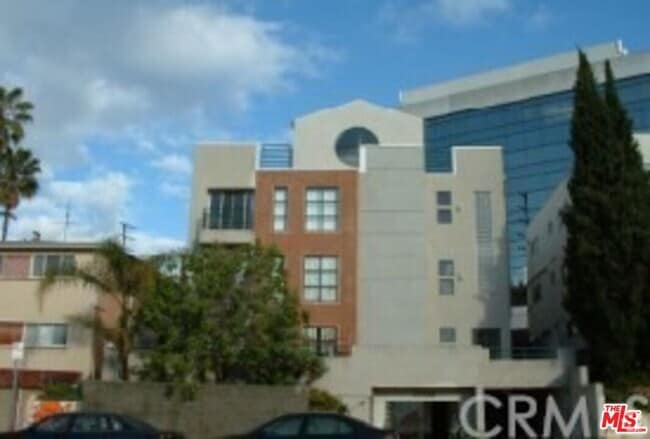 Building Photo - 132 S Crescent Dr