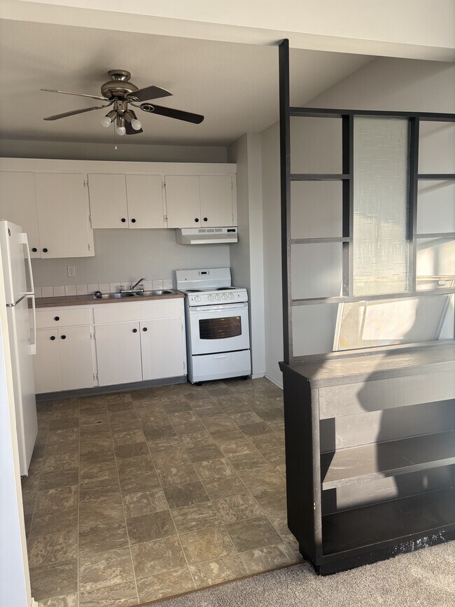 Photo du bâtiment - 12955-12101 101 St NW