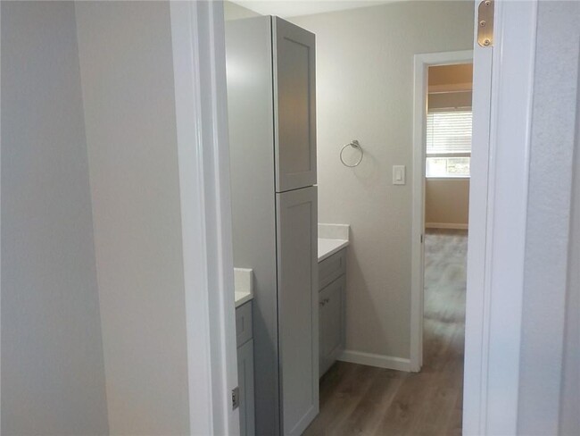 Foto del edificio - 2301 Maple Hollow Trail