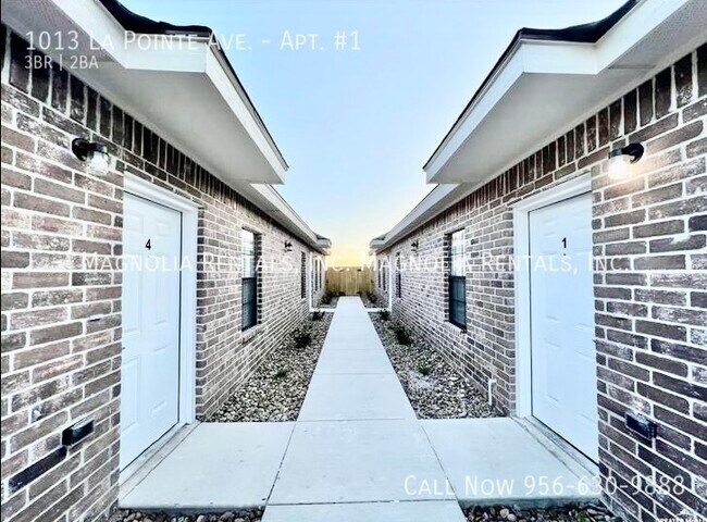 Building Photo - 1st Month Free - 3 bedroom & 2 bath