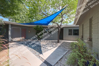 Building Photo - 3237 E Meadowbrook Ave