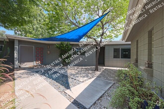 Building Photo - 3237 E Meadowbrook Ave