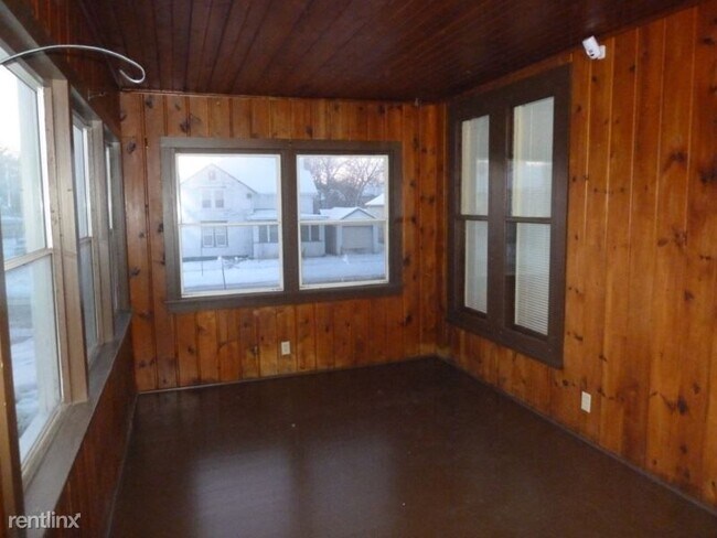 Building Photo - 1 br, 1 bath Apartment - 120 S Cherry Ave