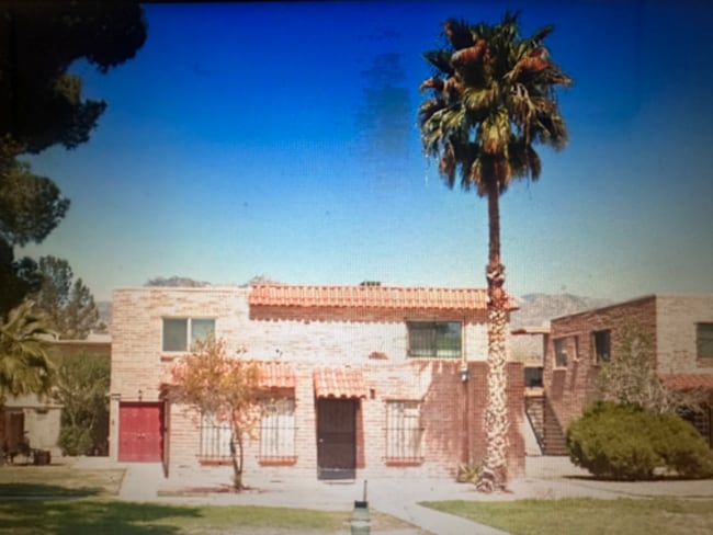 Building Photo - 6701 Calle La Paz