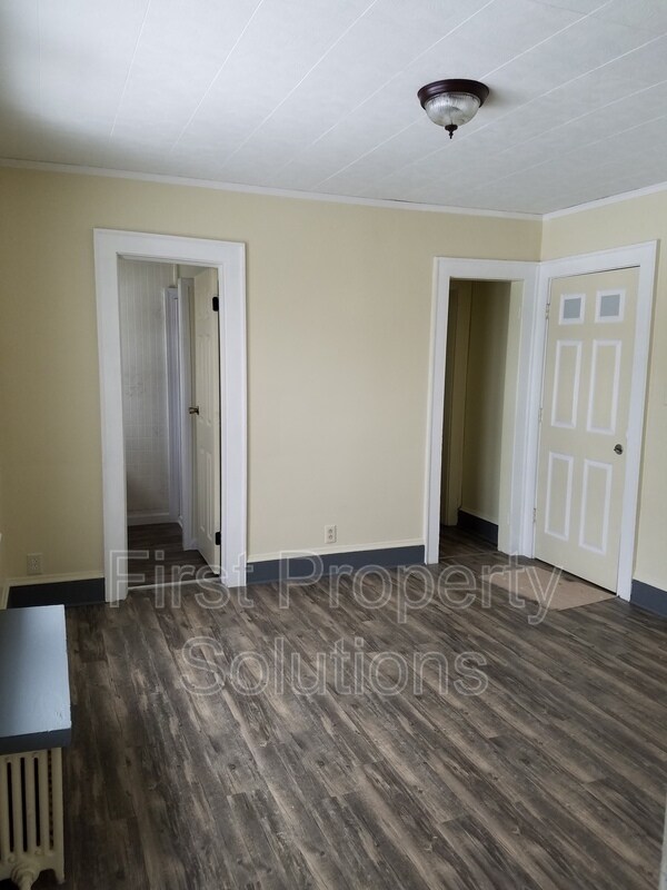 Building Photo - 415 Woodlawn Ave