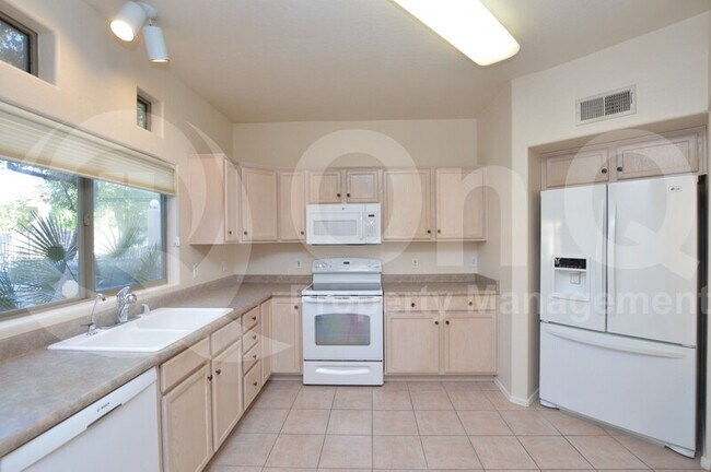 Foto del edificio - 1351 N Pleasant Dr