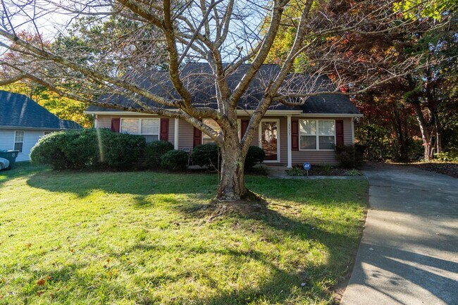 Foto del edificio - Beautiful 3 Bed 2 Bath home located in Greensboro!