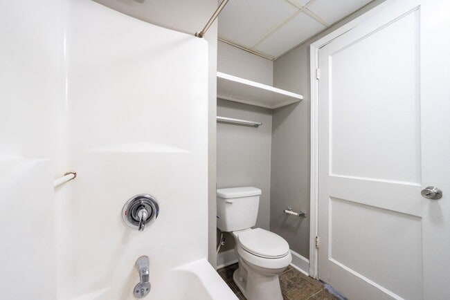 Building Photo - 187 Delmar Dr