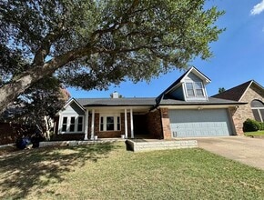 Building Photo - 3411 Bellview Dr