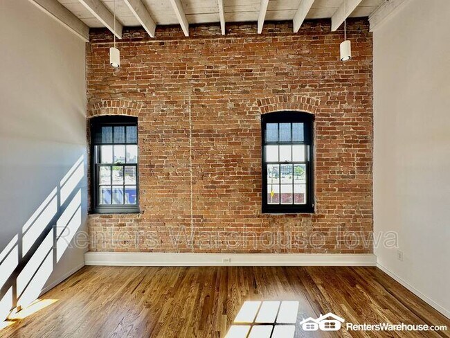 Building Photo - 112 SE 4th St