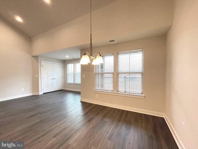 Building Photo - 10010 Ruffian Wy