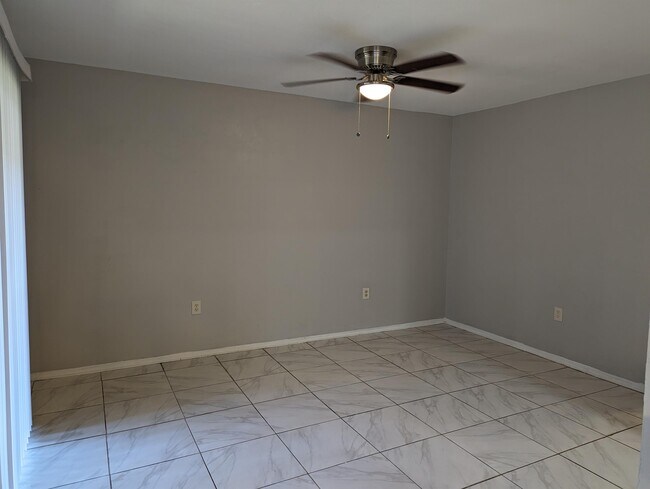 Foto del edificio - 3715 Pinewood Dr NE