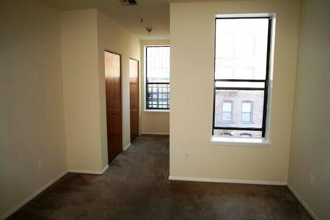 Building Photo - 228 Montgomery St