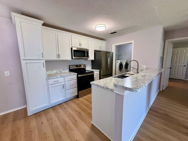 Building Photo - Condo Rental in Zephyrhills