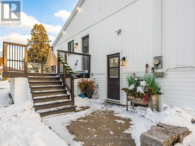 Building Photo - 706 Annland St