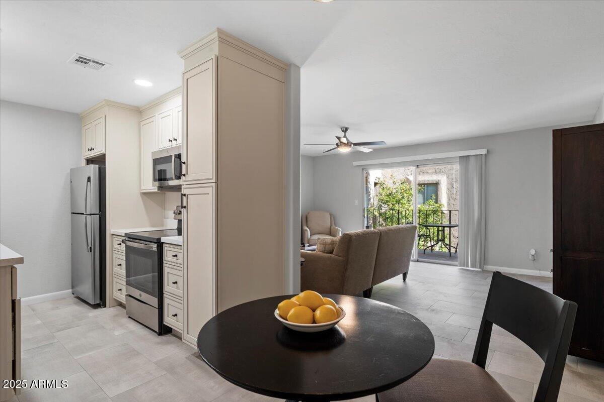 Foto principal - 7430 E Chaparral Rd