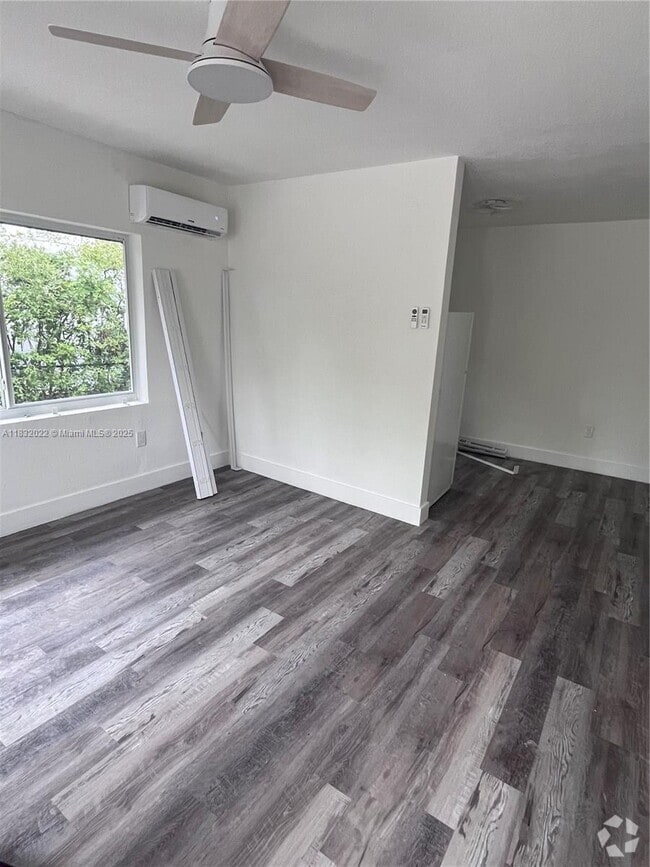 Building Photo - 250 NE 76th St