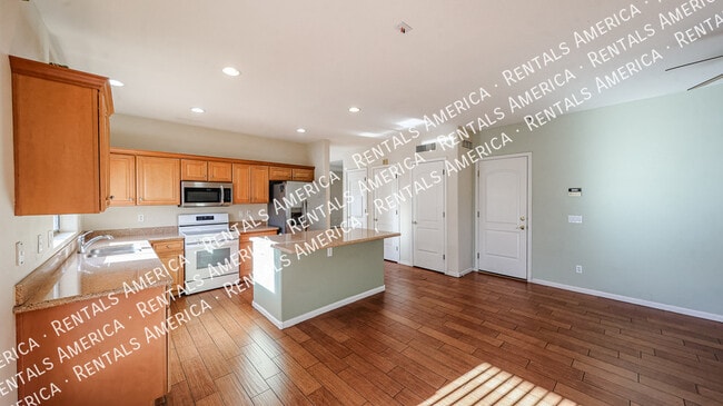 Foto del edificio - 13601 W Cypress St