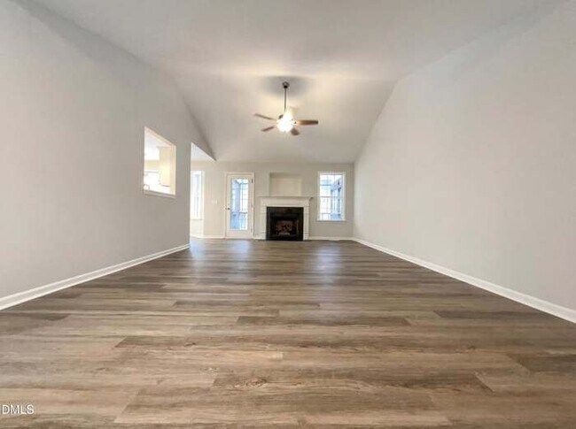 Foto del edificio - 100 Broken Lance Dr