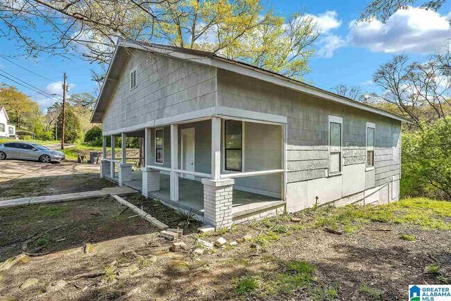 Building Photo - 204 Highland St E