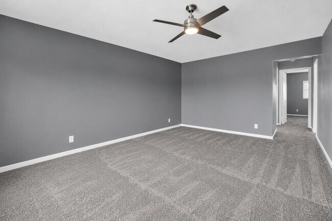 Foto del edificio - 10000 Meridian Way N