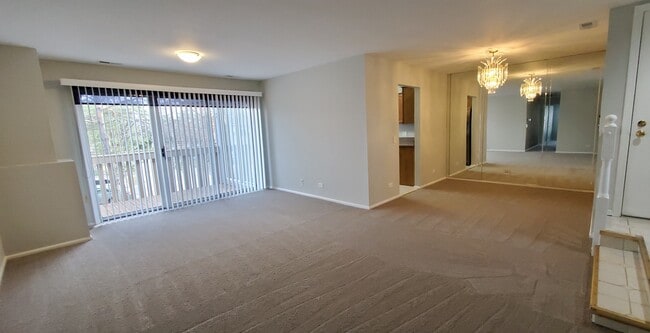 Building Photo - 1406 Clairmont Ct