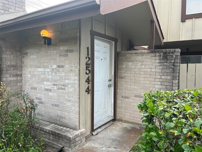 Foto del edificio - 12544 Wellington Park Dr