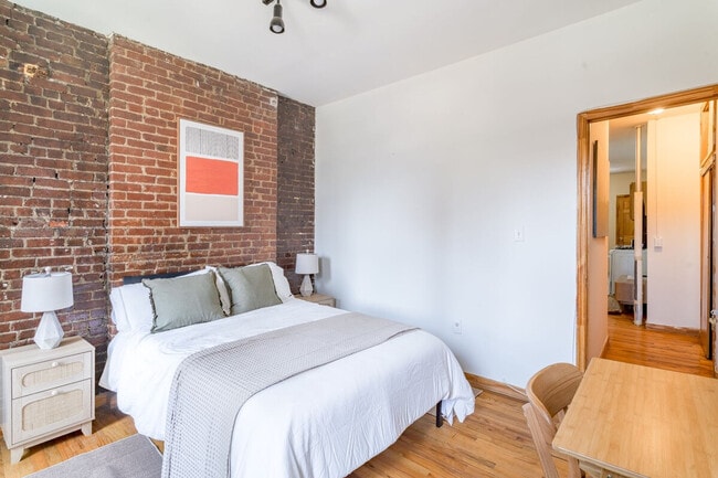 Building Photo - 338 W 39th St