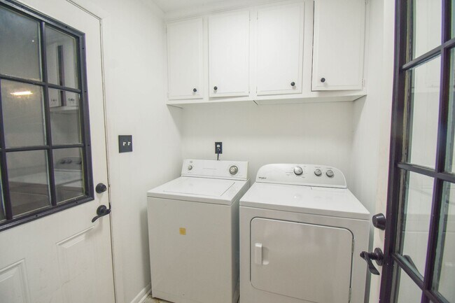 Foto del edificio - 3 Bedroom 2 Bathroom with a Pool!