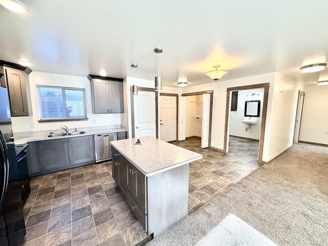 Building Photo - 901 Gibbon St