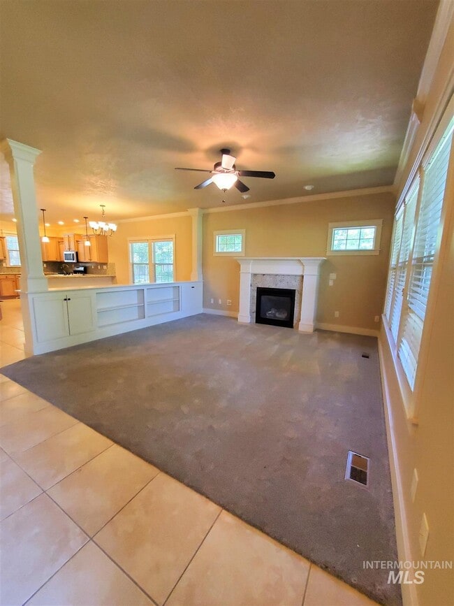 Building Photo - 994 E Winding Creek Dr