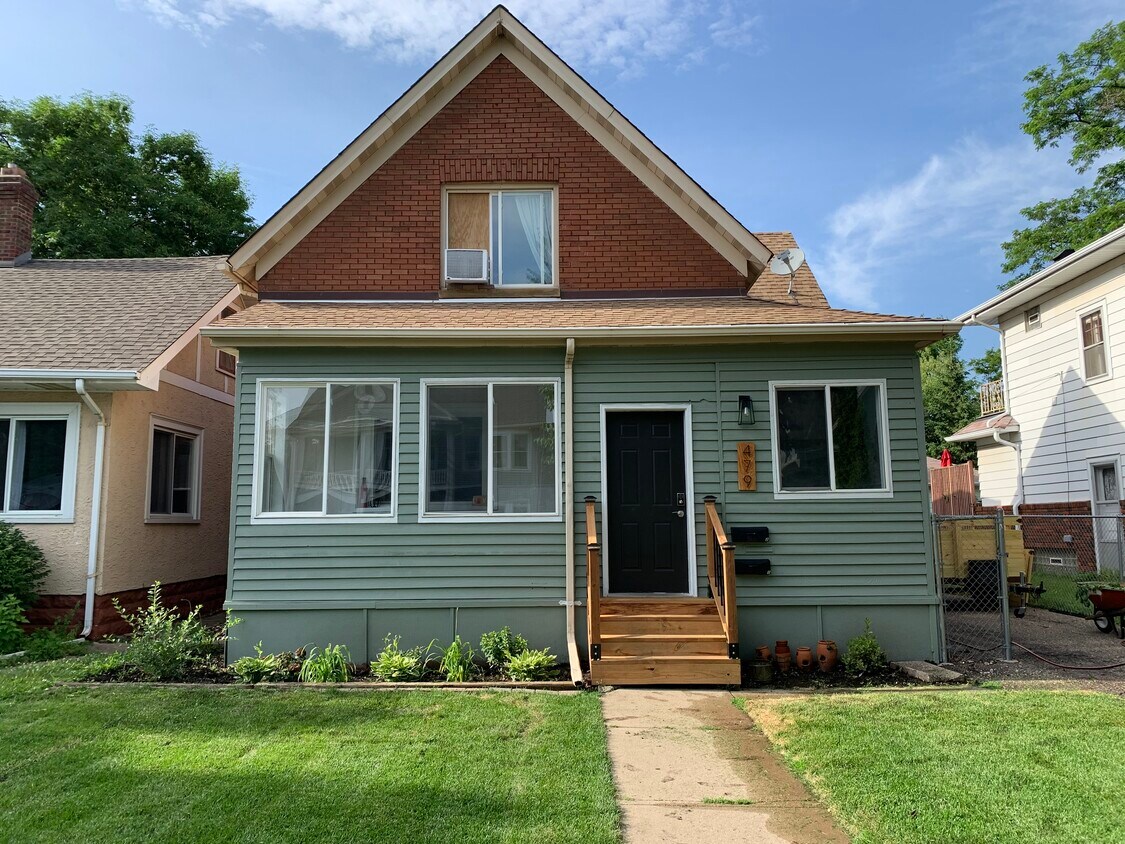 479 Michigan St. Up-Down Duplex. - 479 Michigan St.