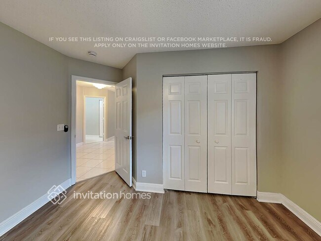 Foto del edificio - 5077 NW 104th Ave