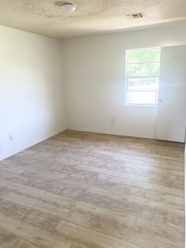 Building Photo - 1821 Mark Trail