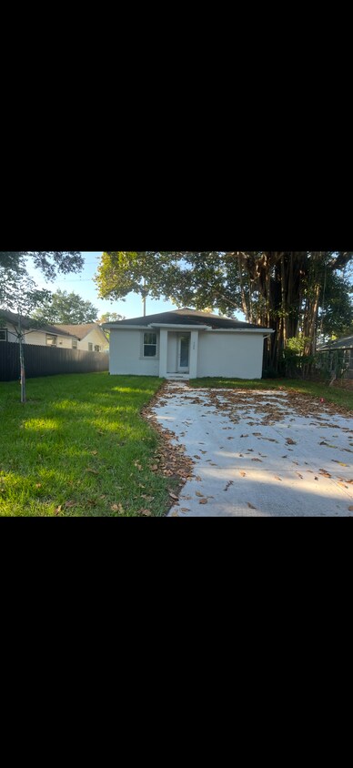 Building Photo - 1126 Melrose Ave S