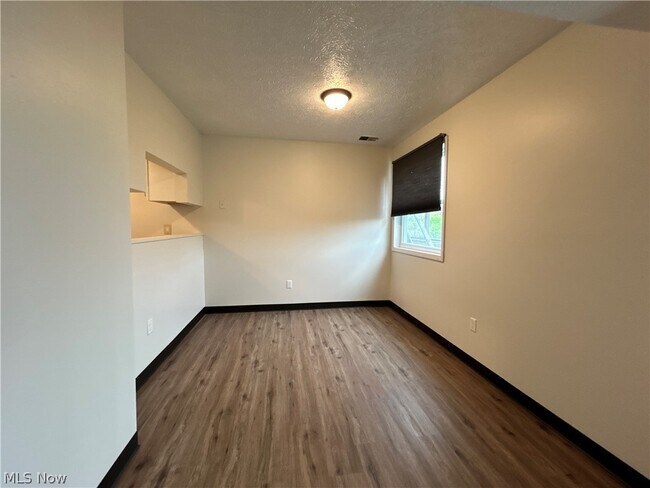 Foto del edificio - 623 Lovers Ln
