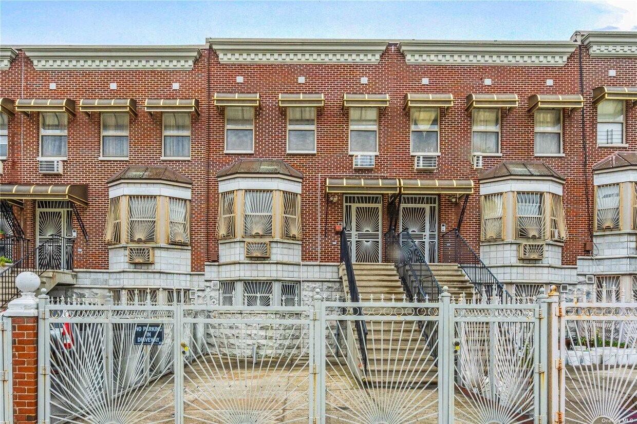 Primary Photo - 1473 Gates Ave