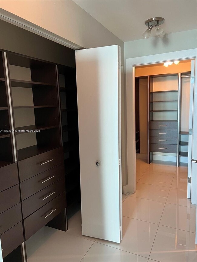 Building Photo - 900 Biscayne Blvd