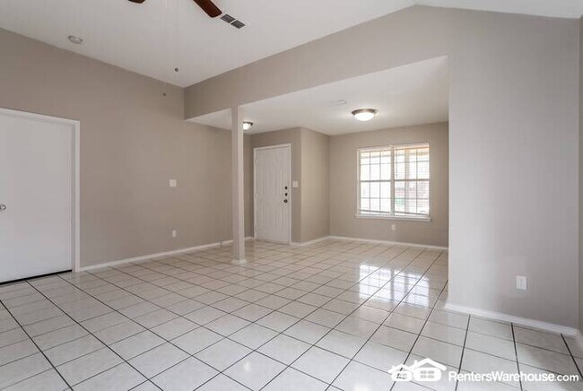 Building Photo - New Pictures. Newly renovated spacious 3 b...