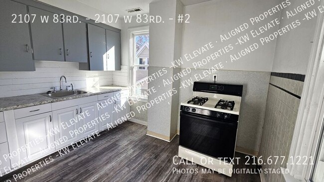 Foto del edificio - 2 bed 1 bath on 2nd Floor!