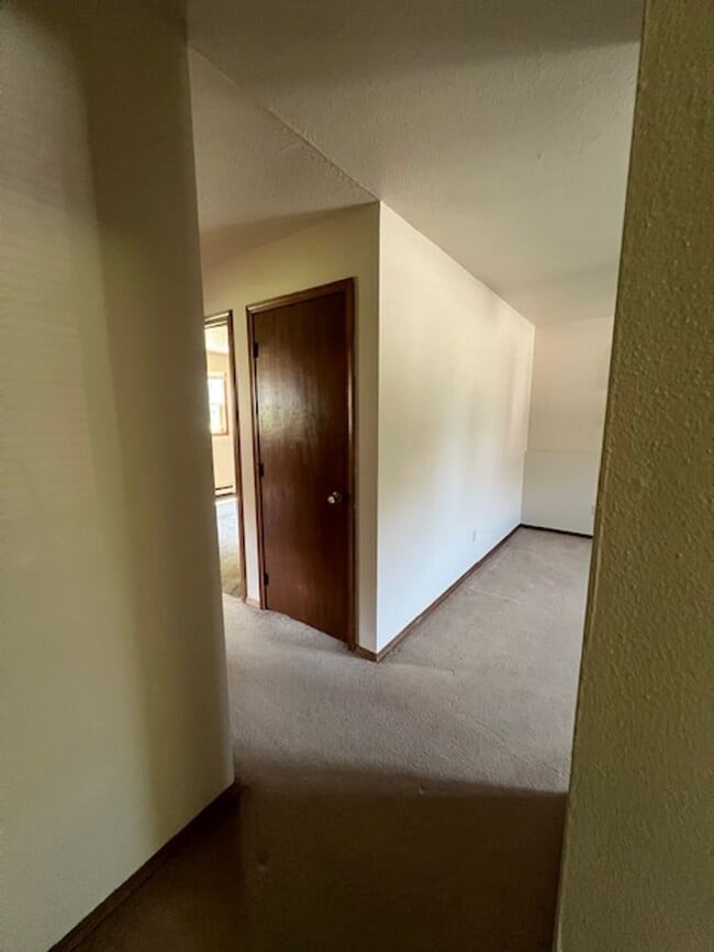 Building Photo - 6006 Boxwood Dr