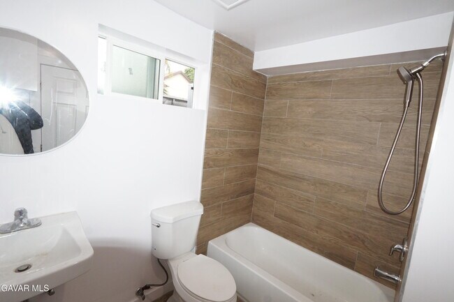 Foto del edificio - 448 W 41st Pl