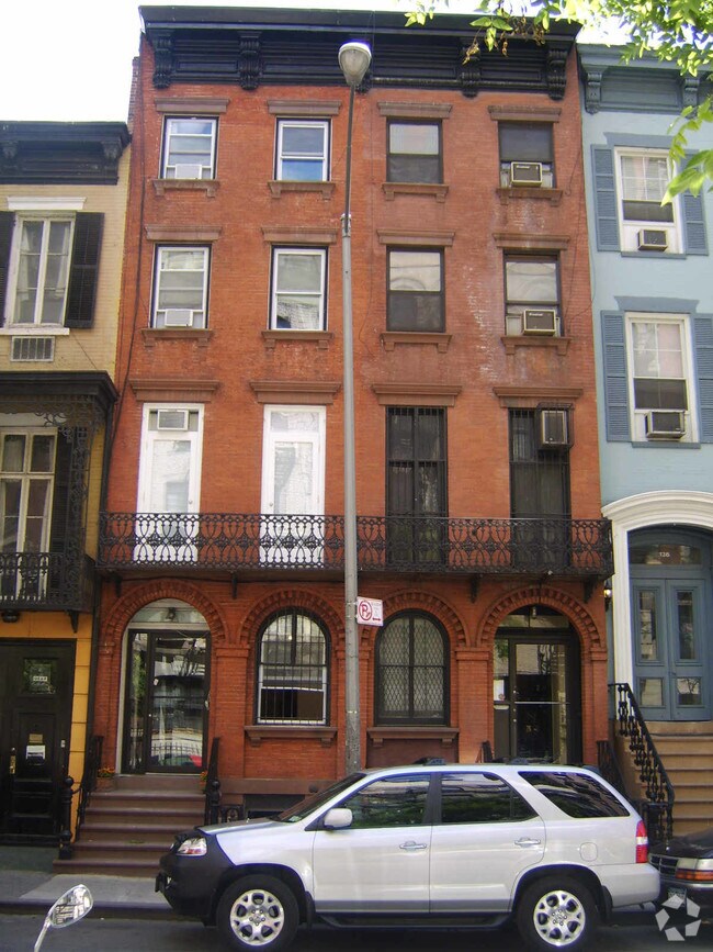 Building Photo - 140 E 30th St